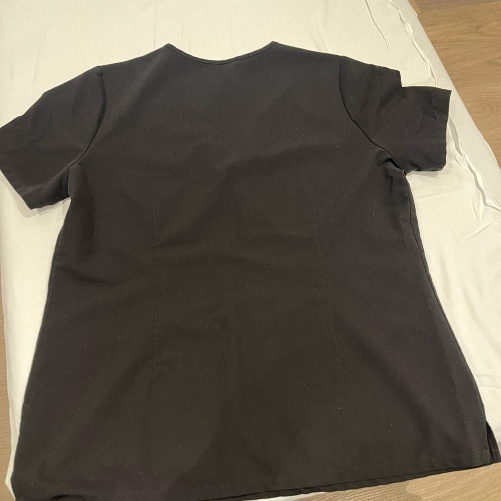 Black figs casma scrub top
